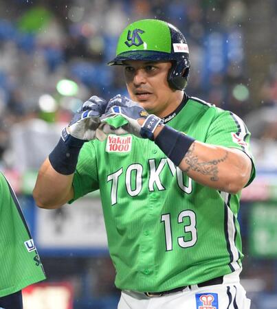 ヤクルトが逆転勝ちで連敗を２でストップ　同点の七回にオスナが勝ち越しソロ、八回は茂木、内山が２者連発