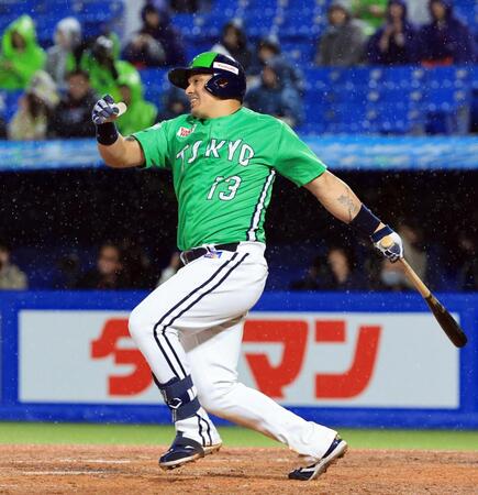 ７回、オスナが左越えに本塁打を放つ