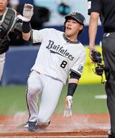 １回、森の中犠飛で生還する麦谷（撮影・立川洋一郎）