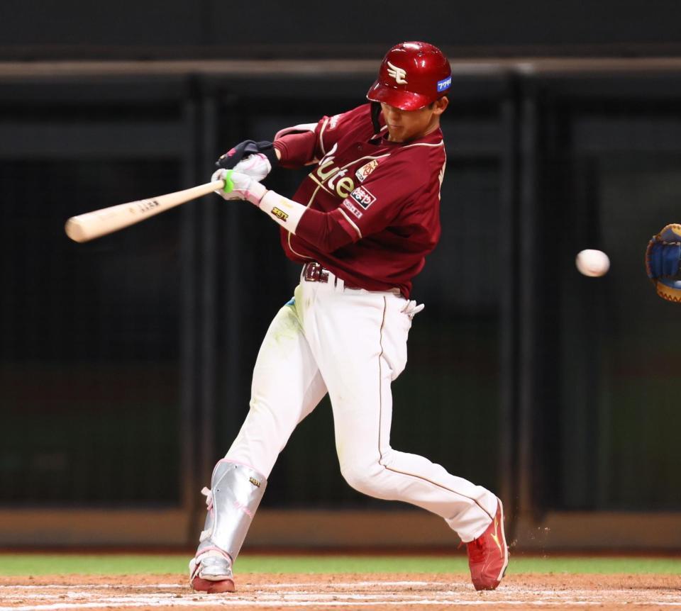 ８回、空振り三振を喫する宗山（撮影・中島達哉）