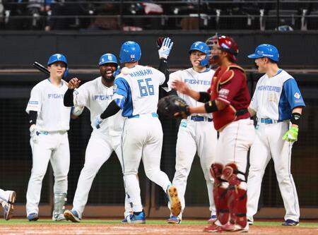 日本ハム・万波大爆発で“ルーズヴェルト・ゲーム”制し３連勝　今季最多貯金５　圧巻の２発　８号２ラン＆“満弾返し”９号グラスラで自己最多６打点