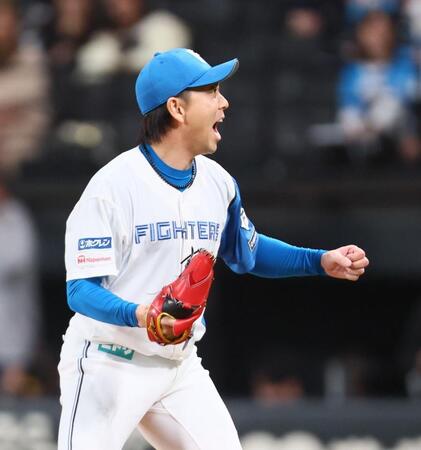 　６回、宗山を空振り三振に仕留め、ほえる宮西（撮影・中島達哉）