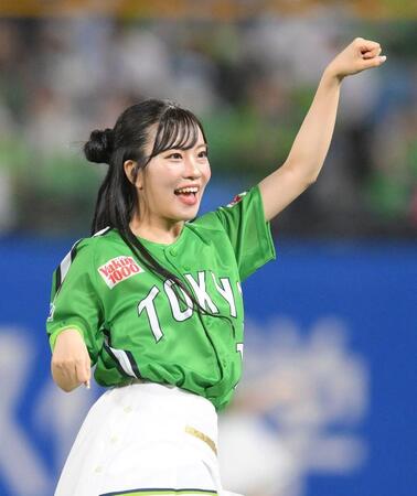 　５回終了後、「勝利をいただくキャッツアイダンス」を踊るＰａｓｓｉｏｎ・ＡＭＩ（撮影・伊藤笙子）