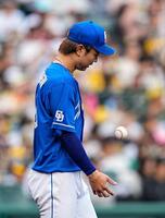 　６回、追加点を許しうつむく高橋宏