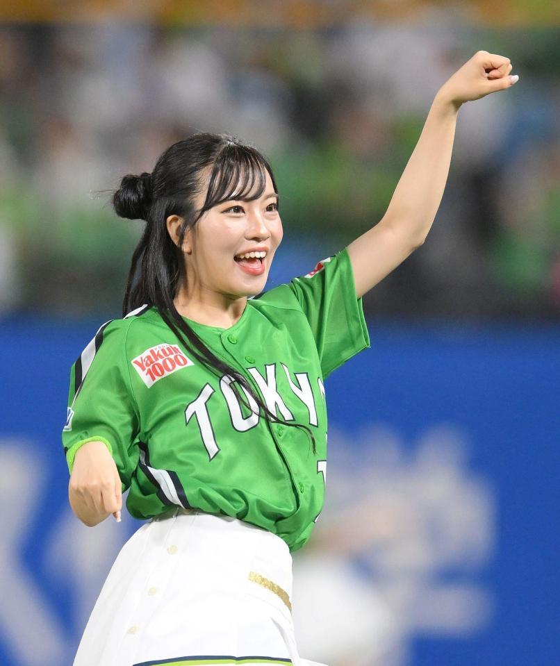 　５回終了後、「勝利をいただくキャッツアイダンス」を踊るＰａｓｓｉｏｎ・ＡＭＩ（撮影・伊藤笙子）