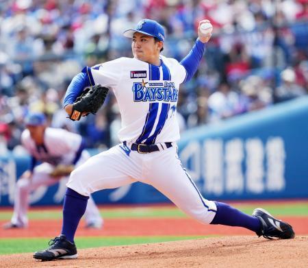 　広島戦に先発し５回２失点で４勝目を挙げたＤｅＮＡ・東＝横浜