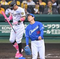 　５回、佐藤輝に四球を与え、悔しがる松葉（撮影・飯室逸平）