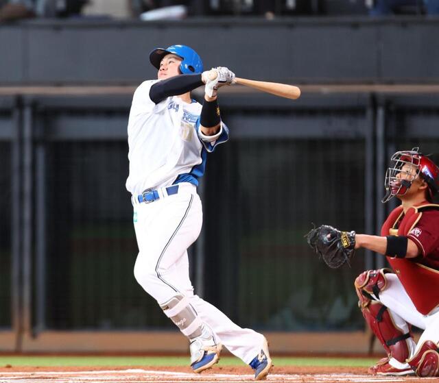 新庄采配ズバリ流石すぎる」日本ハム 1番起用の吉田賢吾が初球