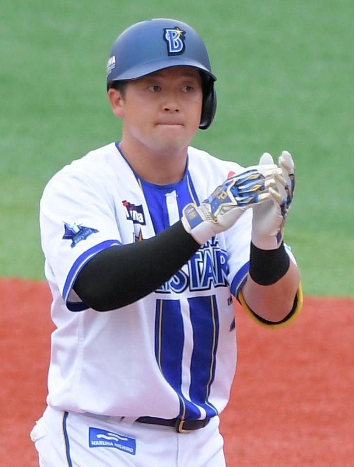 　１回、牧は左前適時打を放つ（撮影・佐藤厚）