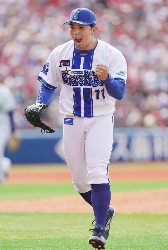 　２回、満塁のピンチを切り抜けガッツポーズする東