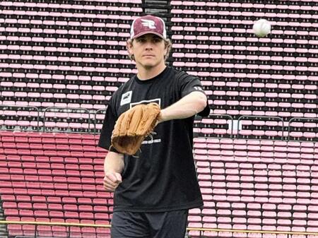 　デビュー戦に向けて１軍投手練習に合流した新助っ人のハワード