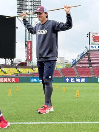 　先発する１３日のロッテ戦に向けて調整を行う荘司