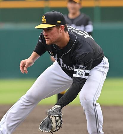 　５月１０日、ウエスタン・阪神戦の前にシートノックを受けるリチャード