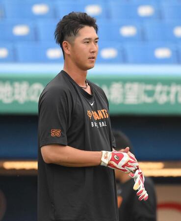 　１軍に帯同し、練習していた秋広＝１０日