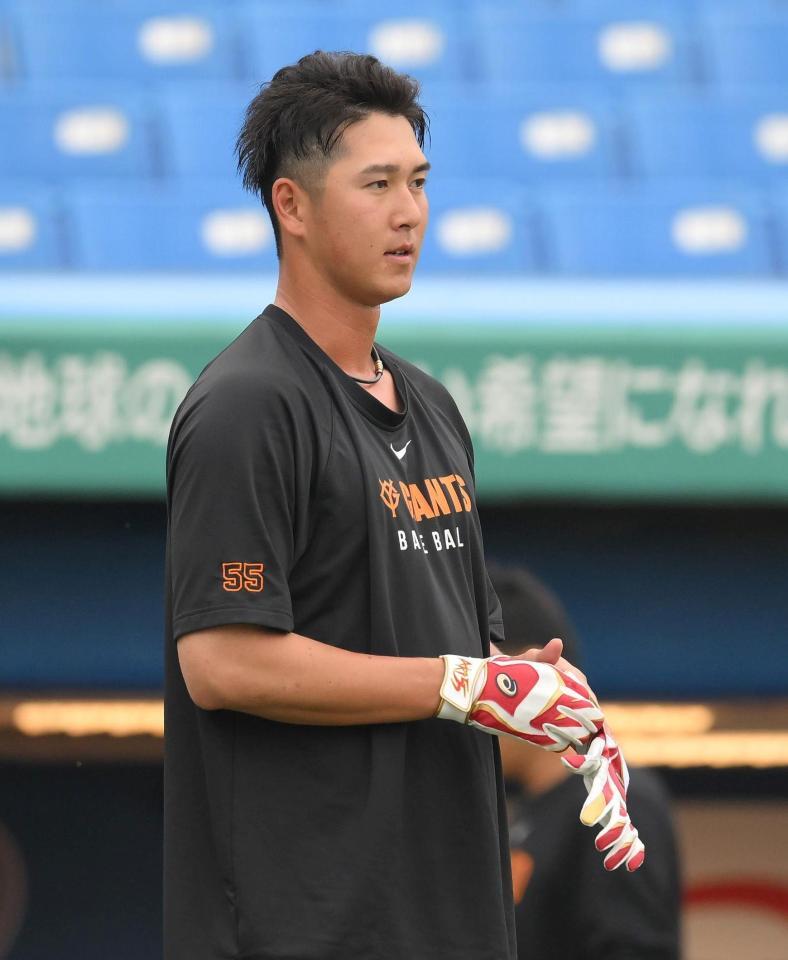 　１軍に帯同し、練習していた秋広＝１０日