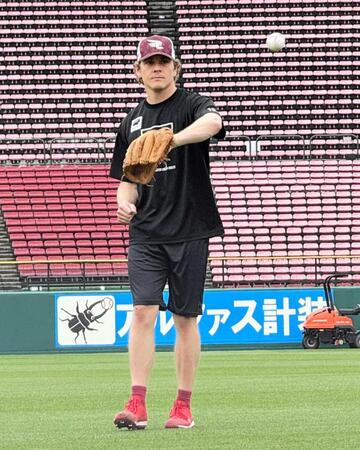 　デビュー戦に向けて１軍投手練習に合流した新助っ人のハワード