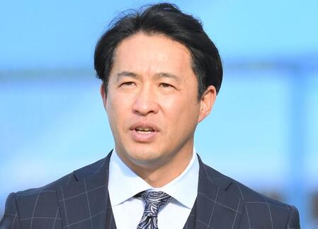 【写真】五十嵐亮太氏が投稿した３ショットにＳＮＳ衝撃「彫刻かと」