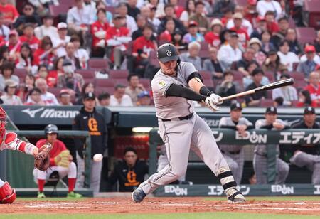 　２回、空振り三振に倒れるリチャード（撮影・市尻達拡）