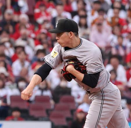 　先発し、力投する戸郷（撮影・市尻達拡）