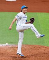 ７回、若月を三振に仕留め、ほえる伊藤（撮影・中島達哉）