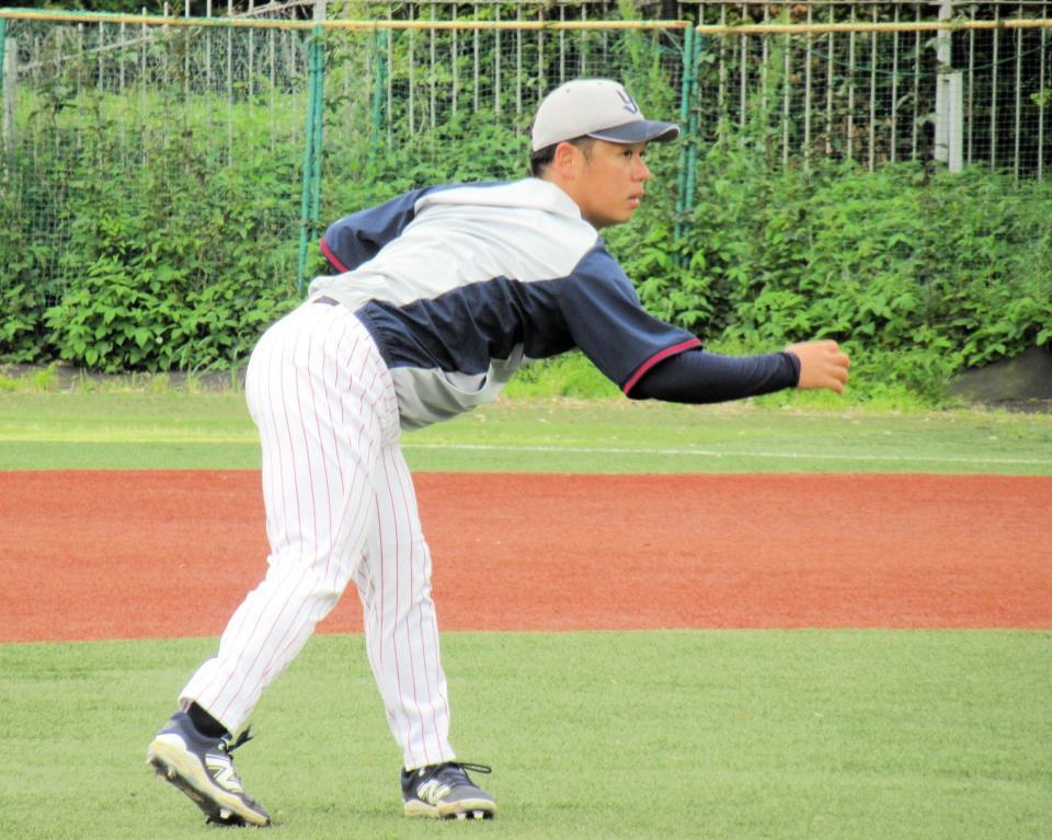 　調整を行う小川