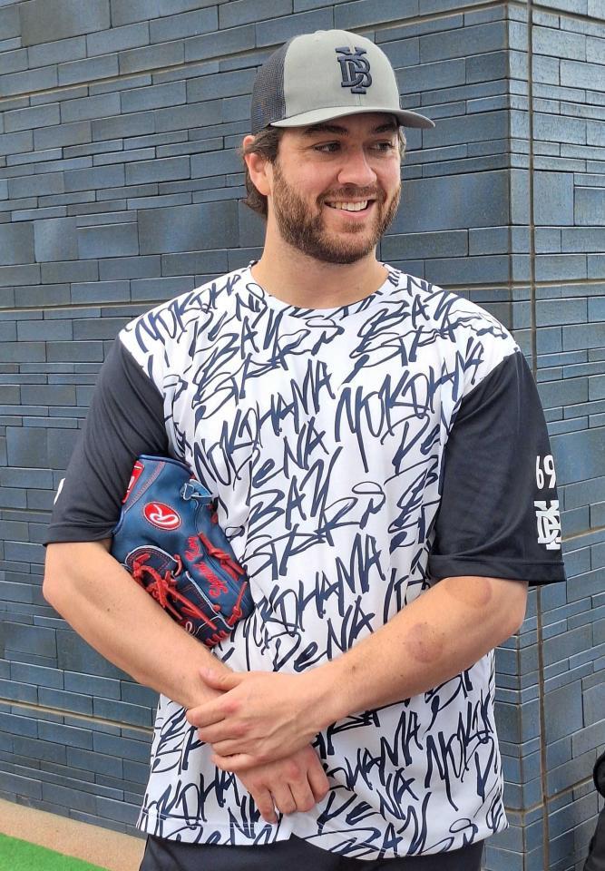 　取材に応じるケイ