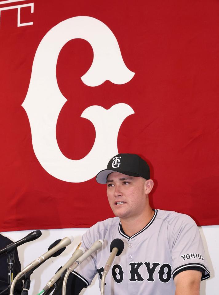 　入団会見で意気込みを語るリチャード（撮影・市尻達拡）