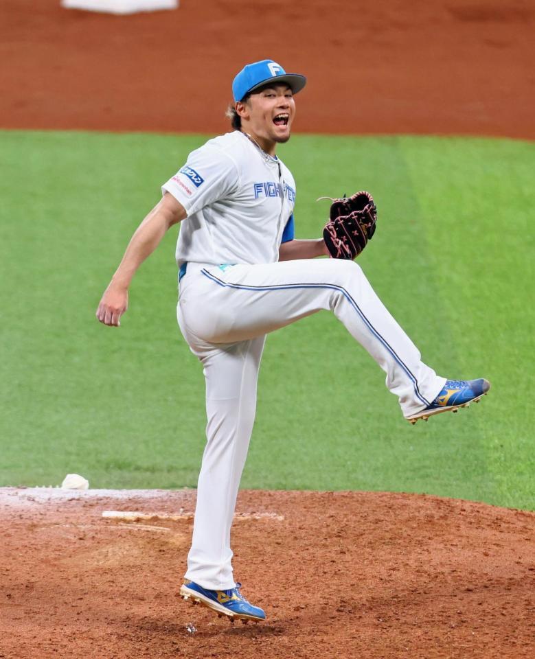 ７回、若月を三振に仕留め、ほえる伊藤（撮影・中島達哉）