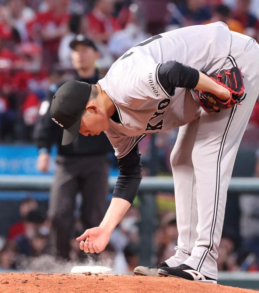 ３回、小園に中前タイムリーを浴びた戸郷（撮影・市尻達拡）