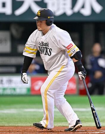 　１回、山川が空振り三振に倒れる