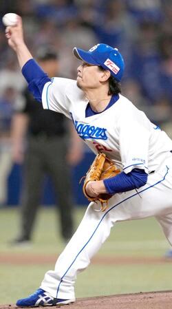 　力投する先発の涌井