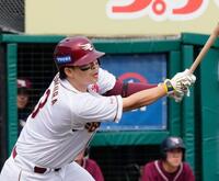 　５回、浅村が右前にこの試合３安打目となる適時打を放つ