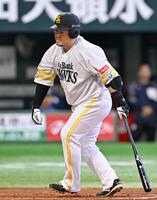 　１回、山川が空振り三振に倒れる