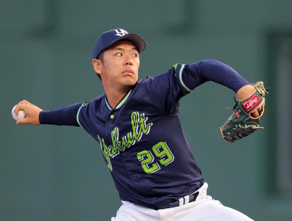 力投する先発の小川