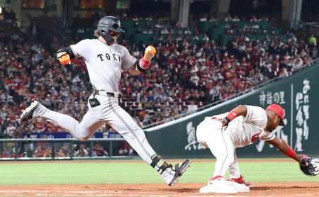 　９回、併殺打に倒れるキャベッジ