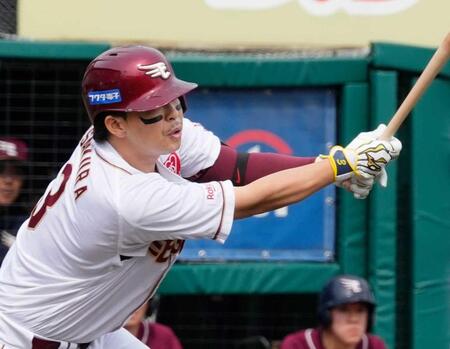 　５回、この試合３安打目となる適時打を放つ浅村