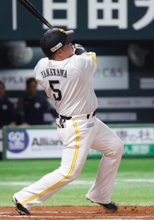 　６回、山川が左越えに２ランを放つ