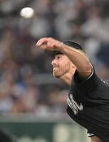 　力投するサモンズ（撮影・伊藤笙子）