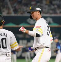 　６回、移籍後初安打となる中前打を放った秋広