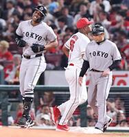 　６回、２死満塁で左飛に倒れたヘルナンデス（撮影・市尻達拡）