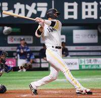 　６回、秋広が中前打を放つ