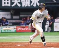 　４回、渡辺が右前に２点打を放つ