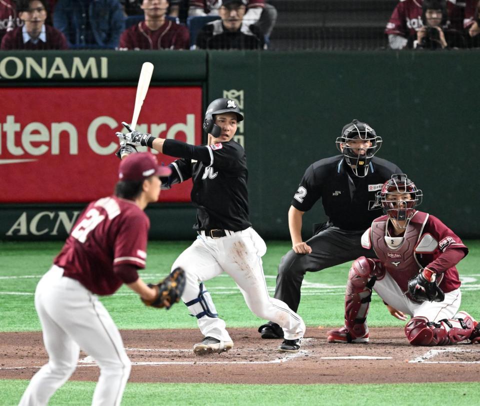 　３回、藤原が左前に適時打を放つ