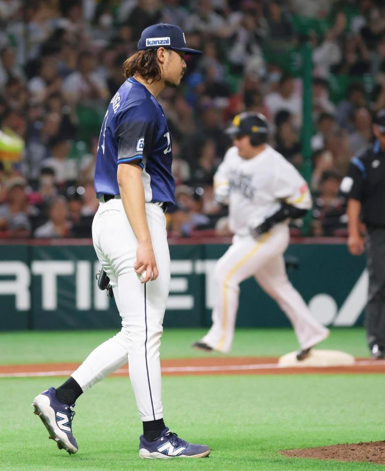 　６回、山川（奥）に２ランを浴びた高橋