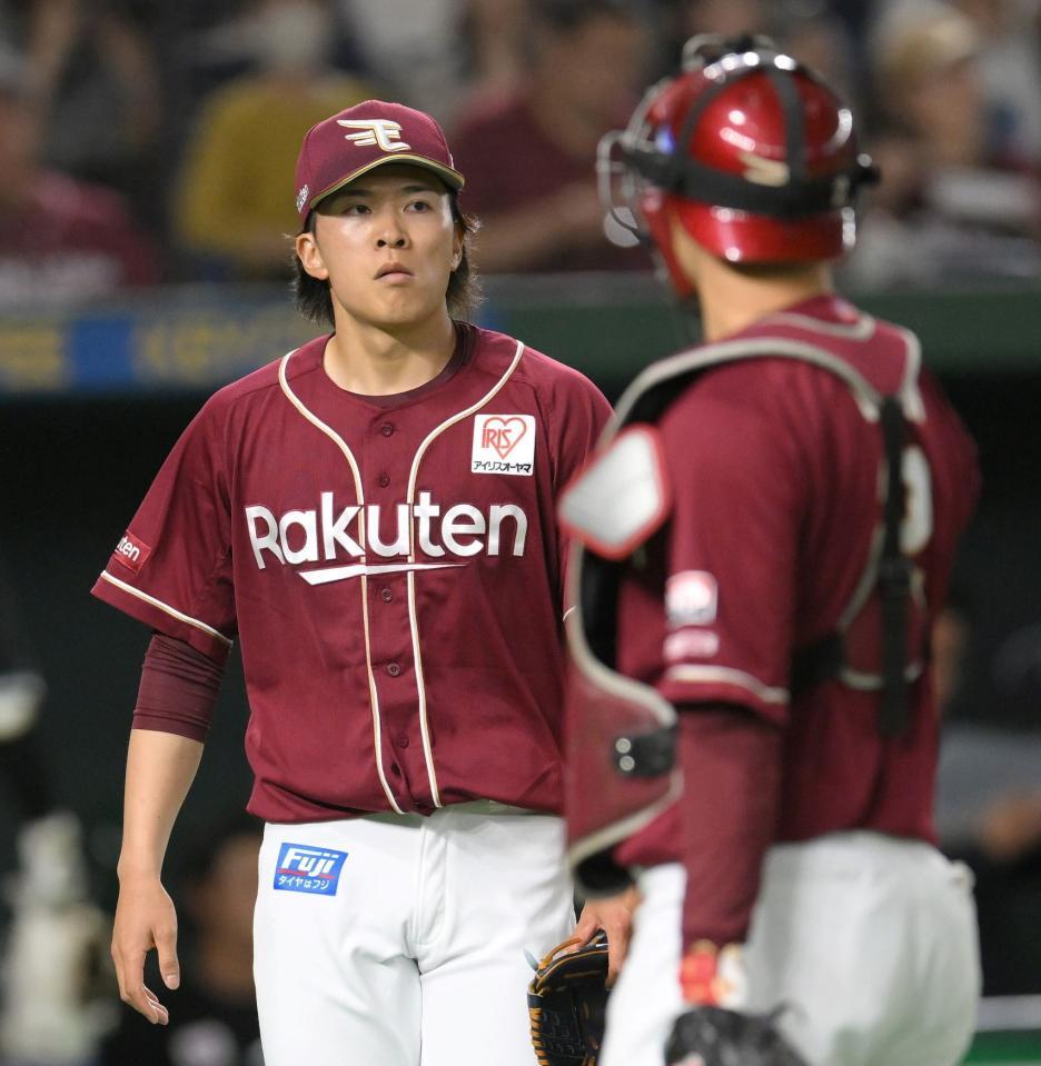 　１回、先制を許した早川（左）＝撮影・伊藤笙子