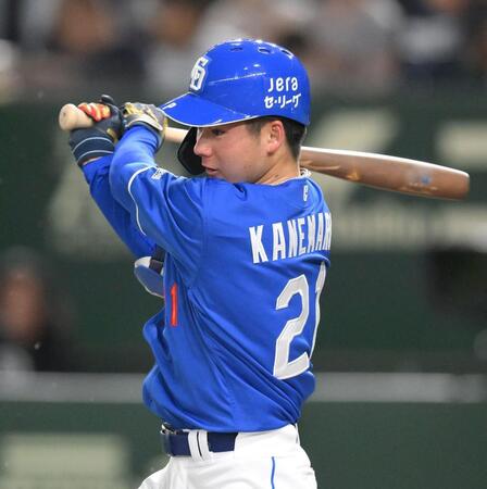 　３回、高橋宏のバットで打席に立つも三ゴロに倒れる金丸（撮影・伊藤笙子）