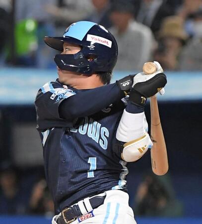 　６回、山田は中前に２点適時打を放つ（撮影・佐藤厚）