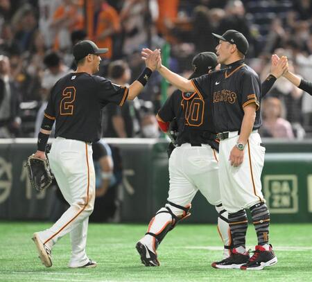 巨人・阿部監督がウィーラー巡回打撃コーチをベンチに入れたワケとは