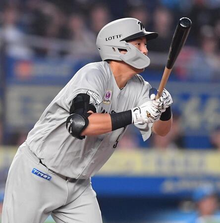 　２回、右前打を放つ安田（撮影・開出牧）