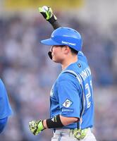 　１回、先制の右前適時打を放ちガッツポーズを決める清宮幸（撮影・開出牧）
